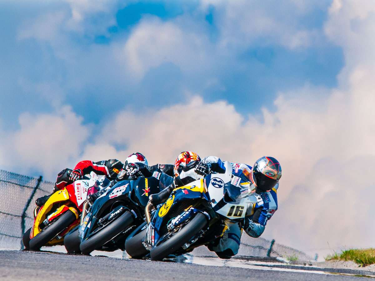 Line Astern, Francis Martin leads 2nd placed group, CSBK, Mosport