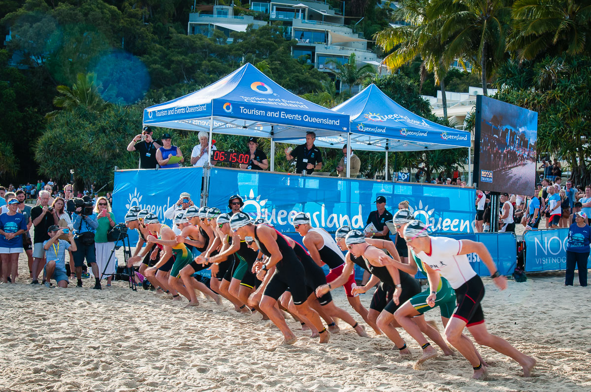 Start of the elite men, 2016 Noosa Triathlon